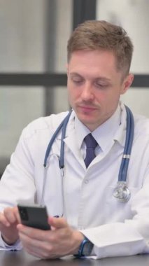 Dikey video, Telefondaki Erkek Doktor Mesajlaşması