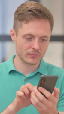 Dikey video, Yetişkin Adam Portresi Telefon, Metin Mesajlaşması