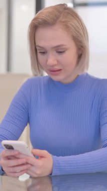 Ofisteki Kayıp Genç Kadın Şok Etti, dikey video