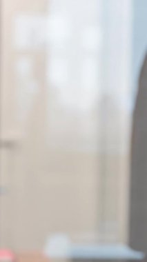 Hands Takas Para, dikey video kapatın