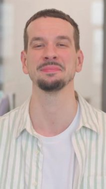 Boksör 'ün portresi İlgiyi Savunma, Dövüşme Hareketi, dikey video