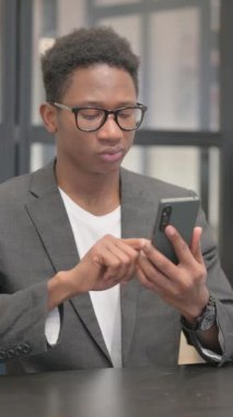 Dikey, Afro-Amerikan Adam Ofiste Kaybından Şok Oldu