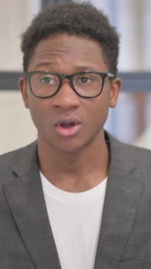 Dikey, Afro-Amerikan Adam Yeni Fırsatlar Arıyor