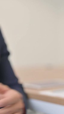 İş yerinde El sıkışma, dikey video