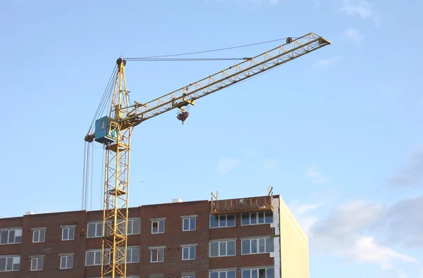 Beautiful modern multistory building with construction crane — Stock Photo, Image