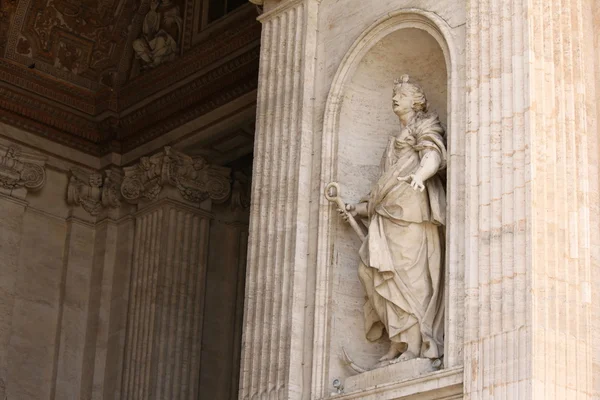 Vatican city. Fragments of the Papal Basilica of St. Peter. — Stock Photo, Image