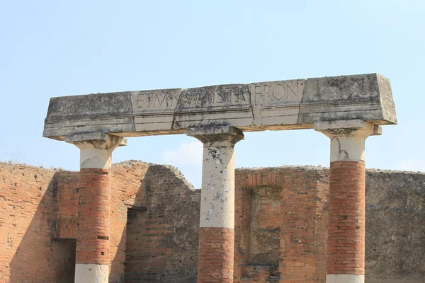 Ruinerna i Pompeji. Antik romersk stad i Italien dog från Vesuvius utbrott. — Stockfoto