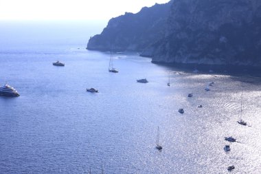 Capri Adası yaz aylarında. Tiren Denizi ile yat ve tekne açık gün. İtalya, Europe.