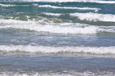 Deniz dalga yakın çekim, yaz aylarında taze soğuk temiz su ile güzel deniz manzarası