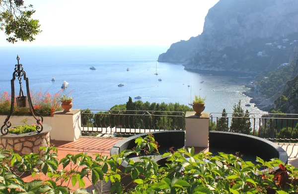 Capri Adası İtalya 'da güzel bir yaz gününde