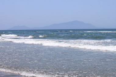 yaz, seçici odak taze soğuk su ile güzel deniz manzarası