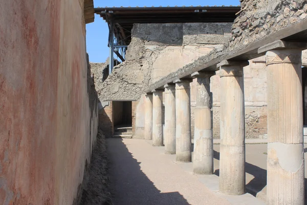 Fragmente der Ruinen von Pompeji. antike römische Stadt in Italien starb bei Ausbruch des Vesuvs. — Stockfoto