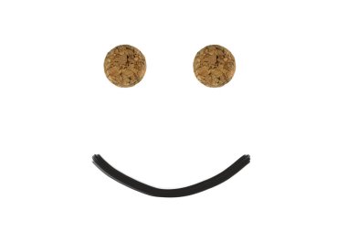 Beyaz arka planda şarap mantarları olan soyut ifade aşırı alkol tüketiminin sembolü olarak ve köpüklü şarap mantarları ve mantarlarının birikmesi