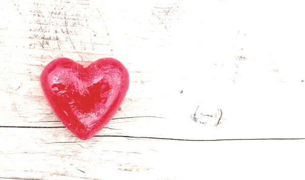 Красное Сердце Естественном Деревянном Фоне Символ Любящего Сердца Свадебной Открытки — стоковое фото