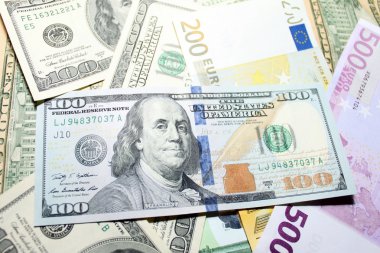 Euro ve dolar faturaları arka plan. Sığ odak.