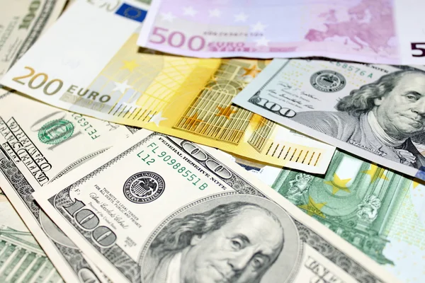 Contesto delle banconote in euro e in dollari. Concentrazione superficiale . — Foto Stock