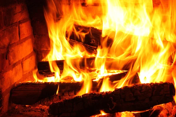 Fire in burning fireplace in winter close-up — Stock Photo, Image