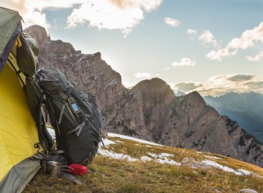 Yüksek dağda kamp