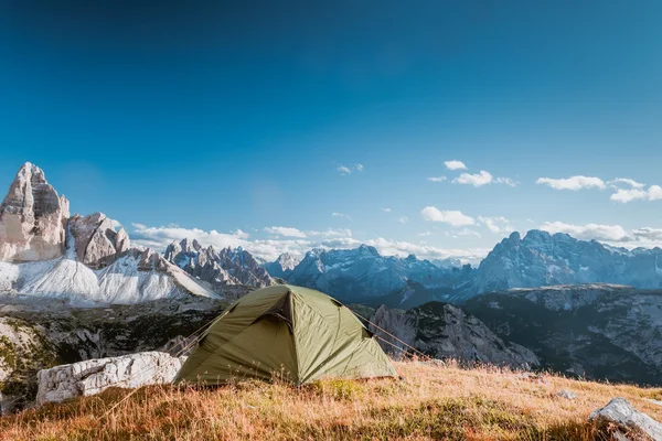 Camping in high mountains — Stock Photo, Image