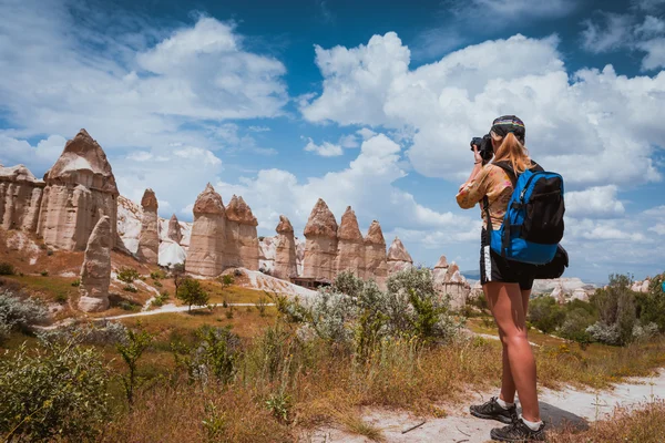 Фотограф в долине любви Гореме Каппадокия — стоковое фото