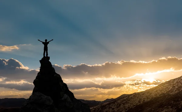 Man on the top of a rock — Stock Photo, Image