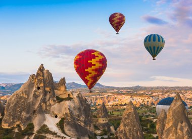 Kapadokya üzerinde uçan sıcak hava balonu, hindi