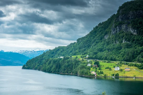 Naturale Hardangerfjord fiordo paesaggio di norway — Foto Stock