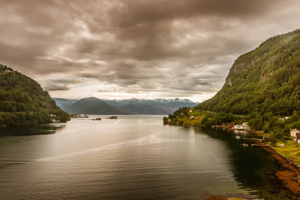 Hermosa naturaleza Hardangerfjord paisaje Noruega —  Fotos de Stock