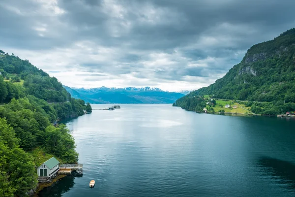 Hermosa naturaleza Hardangerfjord paisaje Noruega — Foto de Stock