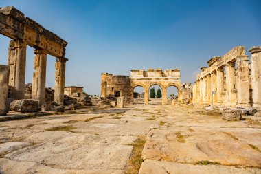 Hiyeraplis antik kenti Pamukkale Türkiye 'sini harap ediyor. UNESCO dünya mirası sahası