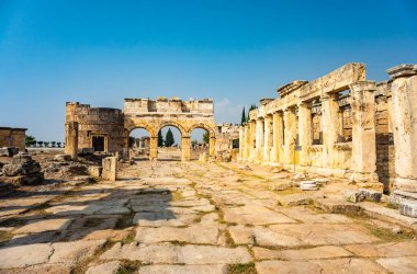 Hiyeraplis antik kenti Pamukkale Türkiye 'sini harap ediyor. UNESCO dünya mirası sahası