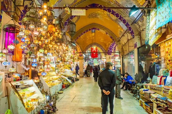 Grand Bazaar é mercado coberto oriental. Istambul, Turquia — Fotografia de Stock