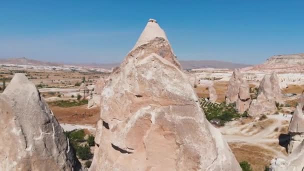 Capadócia vista aérea drone para rochas, igrejas cavernas, assentamentos Goreme Turquia — Vídeo de Stock