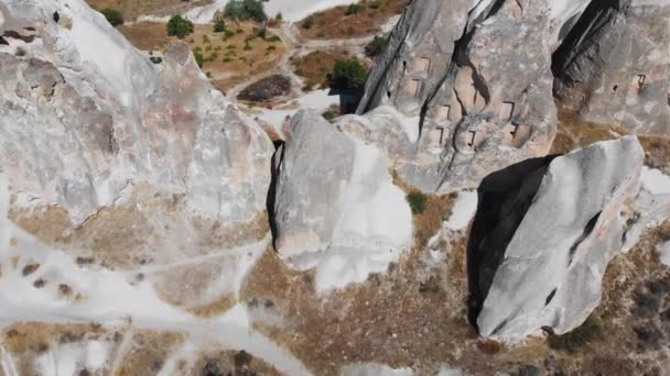 Kappadokia letecký dron pohled na skály, jeskynní kostely, osady Goreme Turecko — Stock video