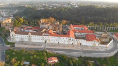 Tomar kasabası, Tapınak Şatosu ve İsa 'nın Manastırı' nın insansız hava aracı görüntüsü.