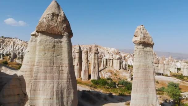 Capadocia vista aérea del dron al Valle del Amor Goreme Turquía — Vídeos de Stock