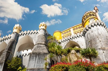 Sintra Ulusal Parkı 'ndaki Pena Sarayı Portekiz