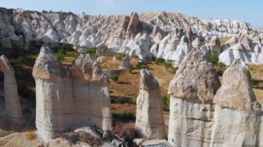 Kapadokya insansız hava aracı görüntüsü Love Valley Goreme Türkiye 'ye