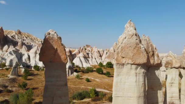 Kapadokya insansız hava aracı görüntüsü Love Valley Goreme Türkiye 'ye — Stok video