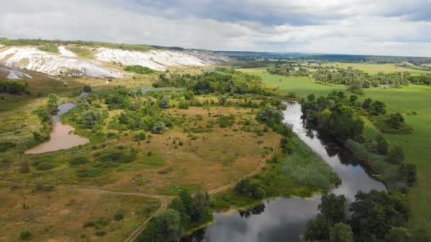 Vista aérea del dron al Parque Nacional Natural de Dvurechansky, región de Kharkov, Ucrania — Vídeos de Stock