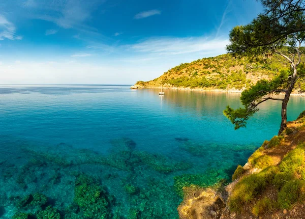 Línea costera en el mar Mediterráneo cerca de Fethiye Kabak Turquía —  Fotos de Stock