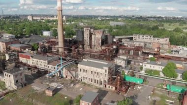Endüstriyel bölgenin hava aracı görüntüsü. Çok eski bir kokain fırını kömür işleme tesisi.