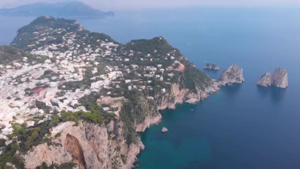 Vista aérea del dron de la isla de Capri — Vídeos de Stock