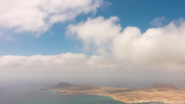 ランサローテ、ミラドール・デル・リオからラ・グラシオサ島、カナリア諸島へのタイムラプス — ストック動画