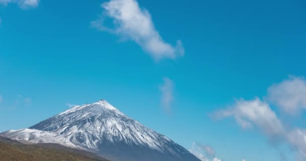 Тейде (Teide mountain timelapse), движущиеся облака на вершине пика Тенерифе — стоковое видео