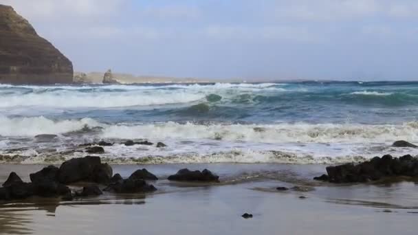 Pláž Playa de Orzola v Lanzarote, Kanárské ostrovy — Stock video