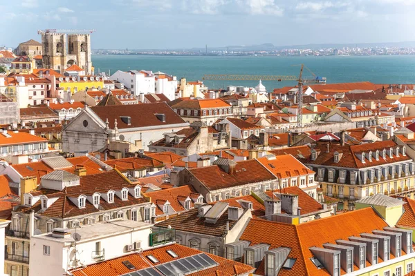 Lissabon, Portugal skyline op zonnige zomerdag — Stockfoto