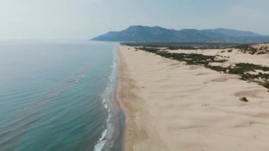 Türkiye 'de antik Lycian kenti Patara yakınlarındaki Patara Plajı' nın insansız hava aracı görüntüsü