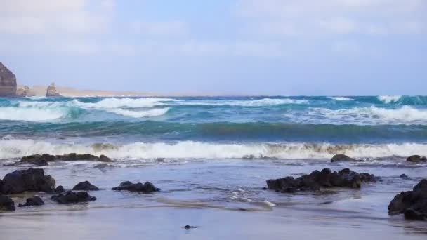 Playa de Orzola beach in Lanzarote, Canary Islands — Stock Video