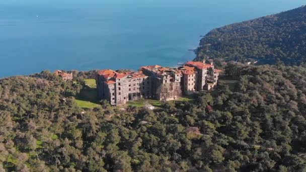 Veduta aerea drone di Buyukada Rum Yetimhanesi Prince Islands o Adalar Istanbul — Video Stock